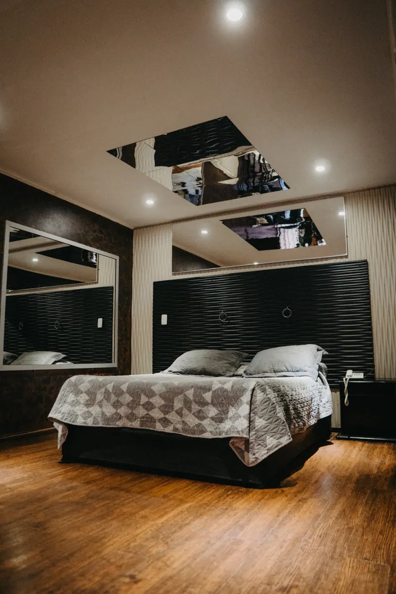 Entre Espejos – Motel Nevada Concepción, foto 2